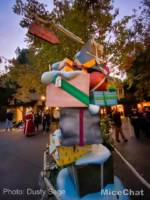 Disneyland-News-Christmas-Santa-Critter-country-sign