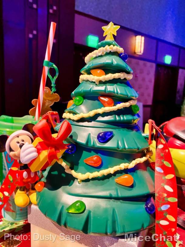 , Disneyland Update: Treehouse Troubles, Christmas Crush & Cast Member Cheap-out