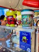 Disneyland-News-Christmas-treats-popcorn-buckets-1