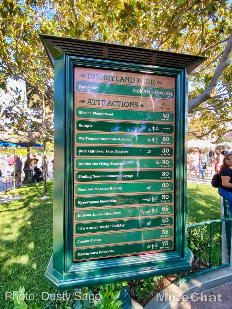 , Disneyland Update: Treehouse Troubles,  Christmas Crush & Cast Member Cheap-out