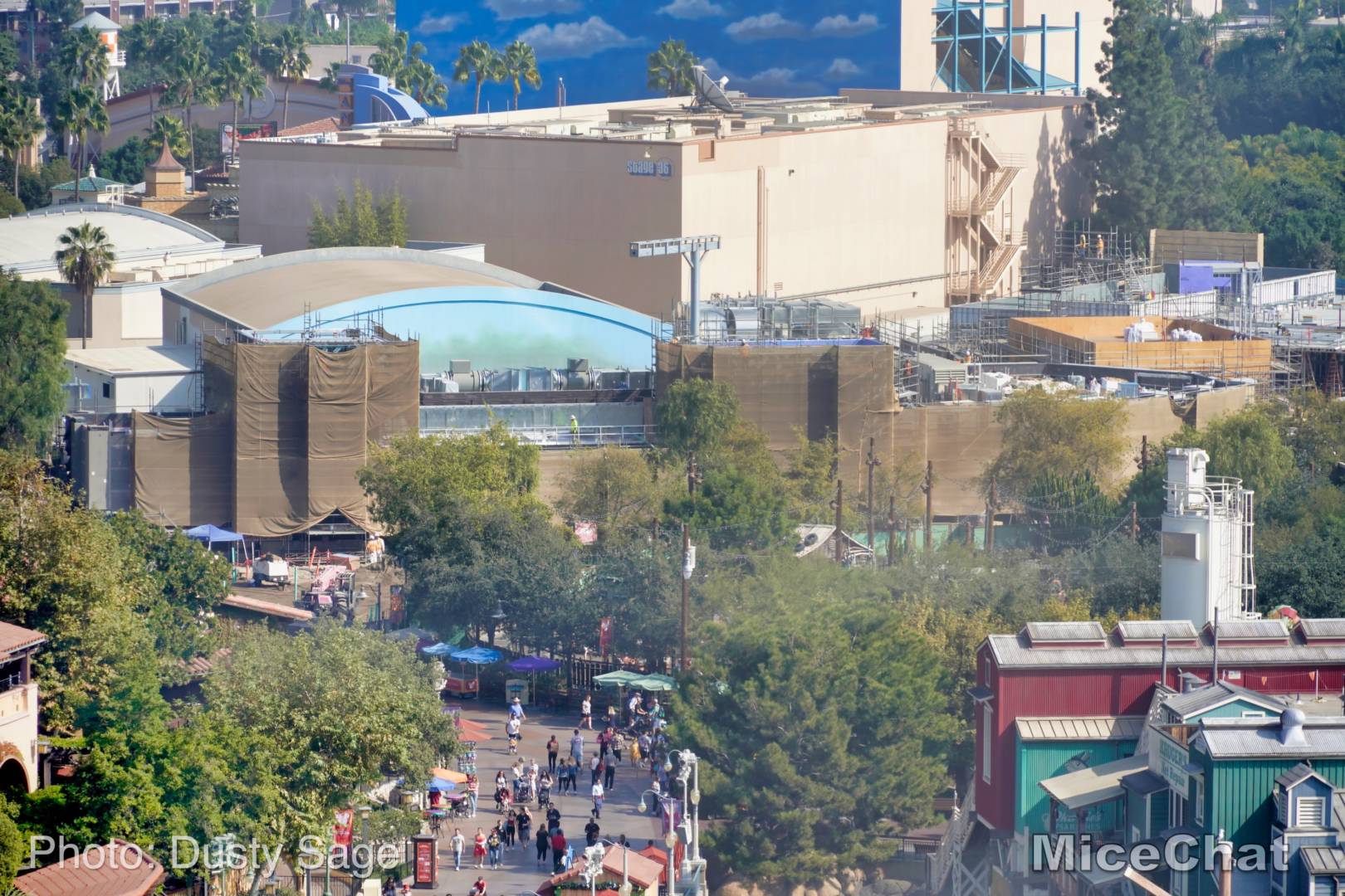 , Disneyland Update: Treehouse Troubles, Christmas Crush & Cast Member Cheap-out