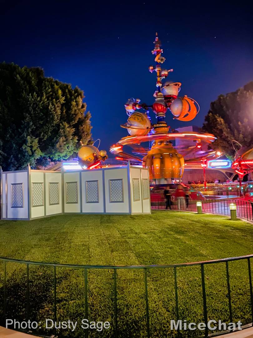 , Disneyland Update: Treehouse Troubles, Christmas Crush & Cast Member Cheap-out