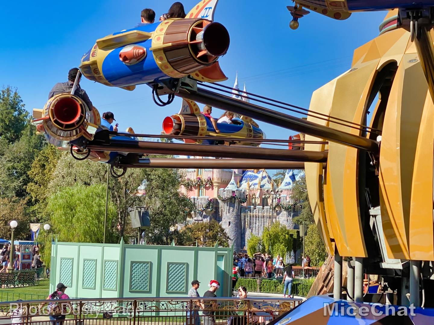 , Disneyland Update: Treehouse Troubles,  Christmas Crush &#038; Cast Member Cheap-out