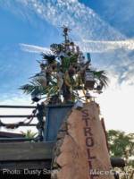 Disneyland-News-christmas-adventureland-tree