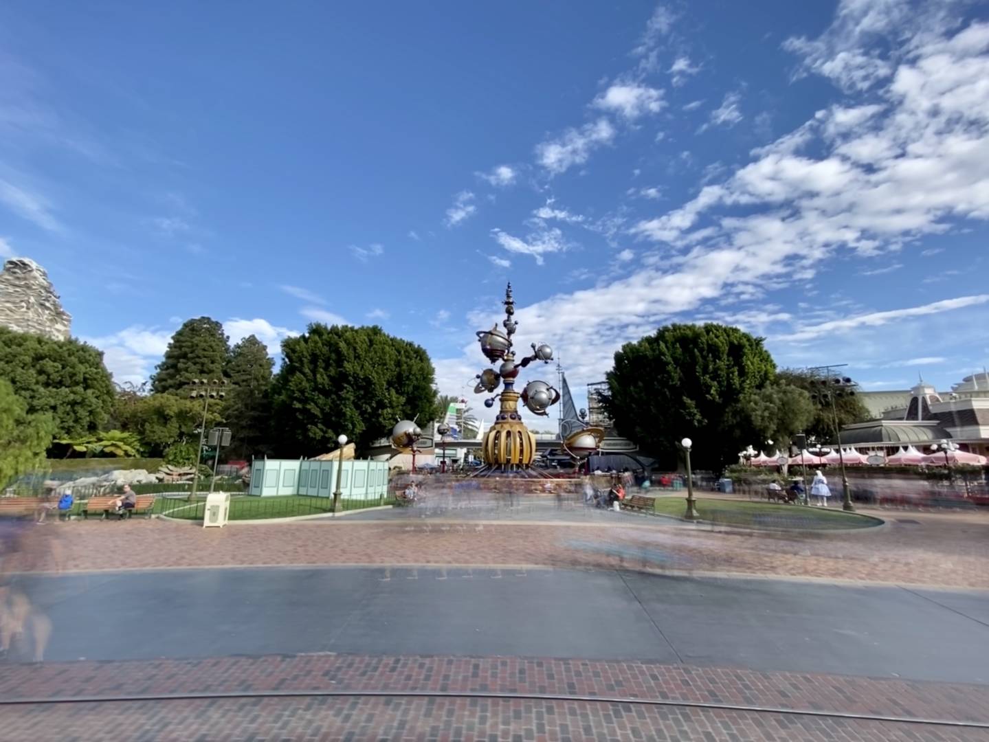 , Disneyland Friday Surprise &#8211; Tomorrowland Concept, New Hotel Tower, Frontierland, Frozen