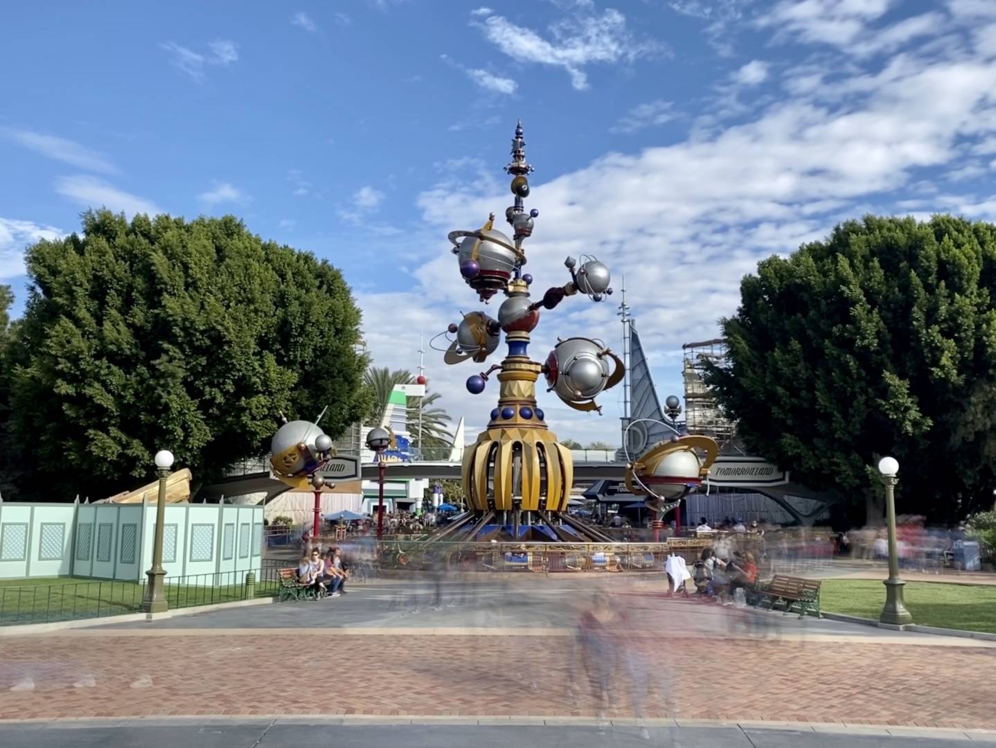 , Disneyland Friday Surprise &#8211; Tomorrowland Concept, New Hotel Tower, Frontierland, Frozen