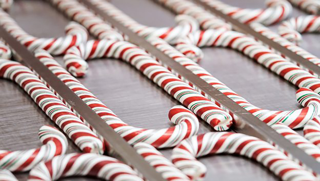 , Disneyland Update – Candlelight, Candy Canes & Resistance Rising!