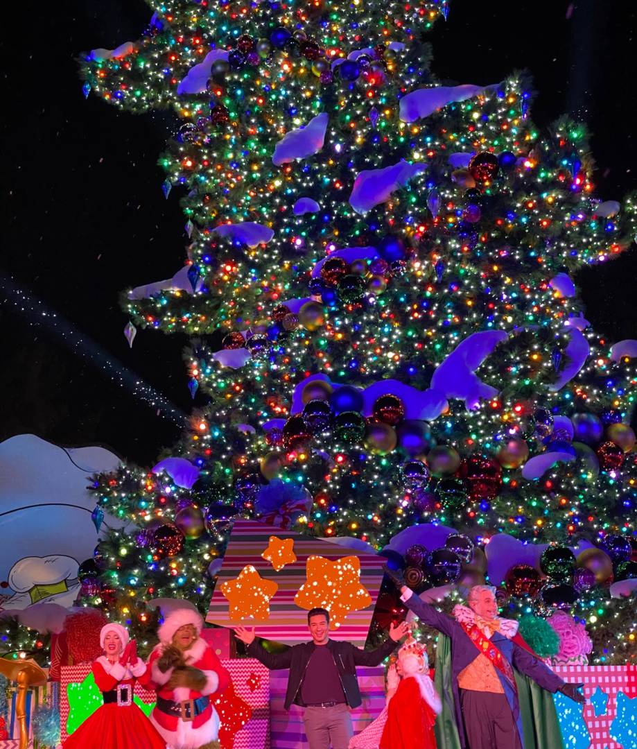 Universal Studios Christmas Extravaganza, Universal Studios Hollywood Cast a Magical Christmas Spell