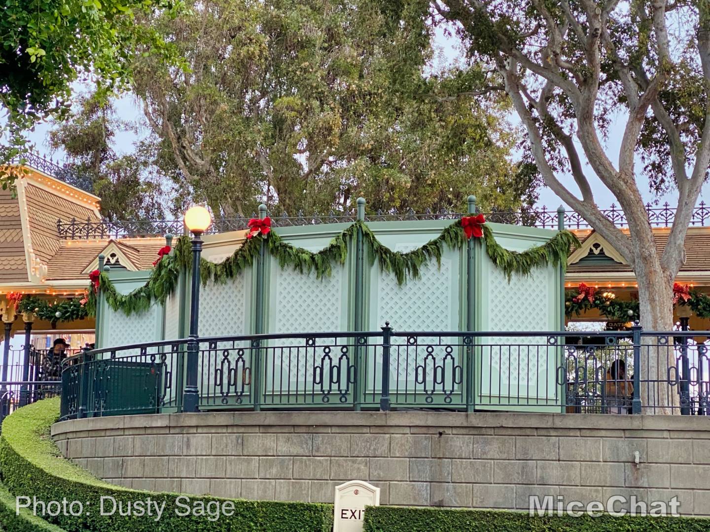 , Disneyland Update – Candlelight, Candy Canes & Resistance Rising!