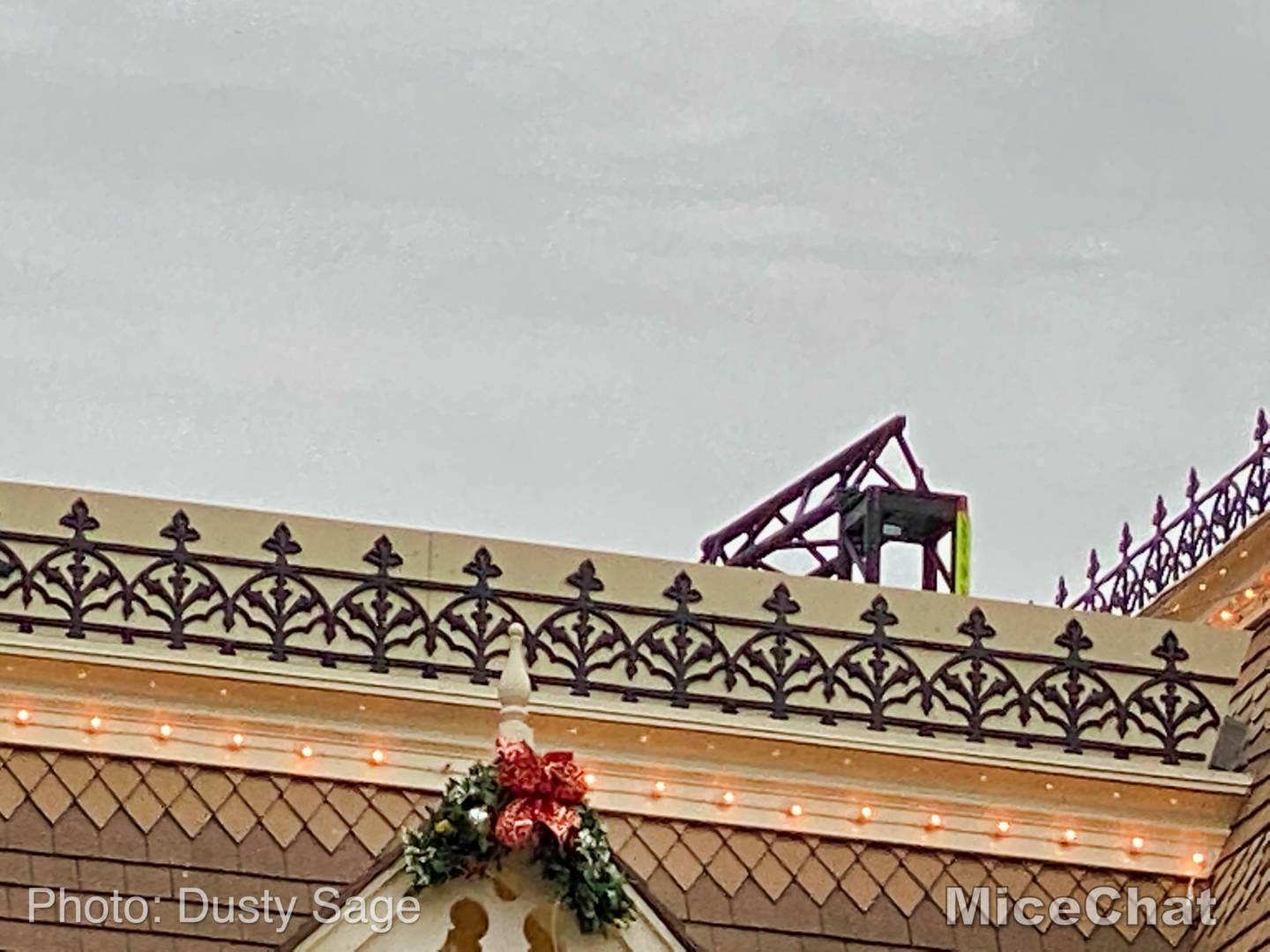 , Disneyland Update &#8211; Candlelight, Candy Canes &#038; Resistance Rising!