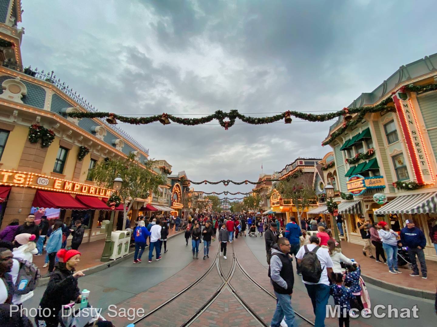 , Disneyland Update – Candlelight, Candy Canes & Resistance Rising!