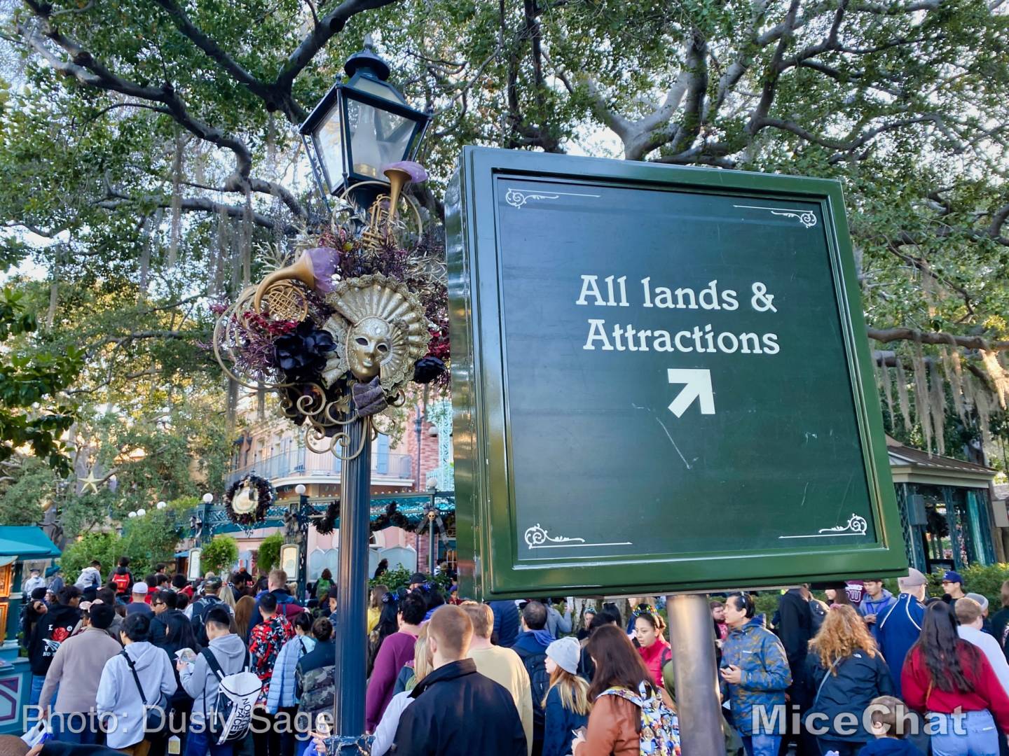 , Last Disneyland Update of the Decade &#8211; Ringing in 2020 with Massive Crowds