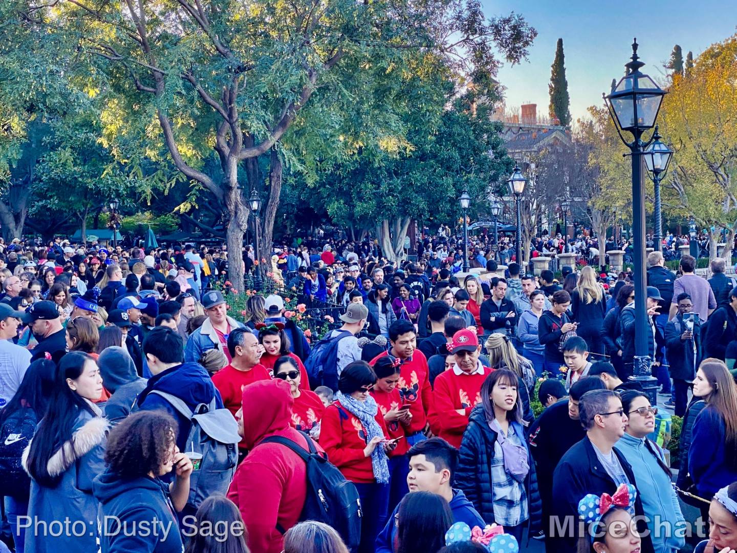 , Last Disneyland Update of the Decade &#8211; Ringing in 2020 with Massive Crowds