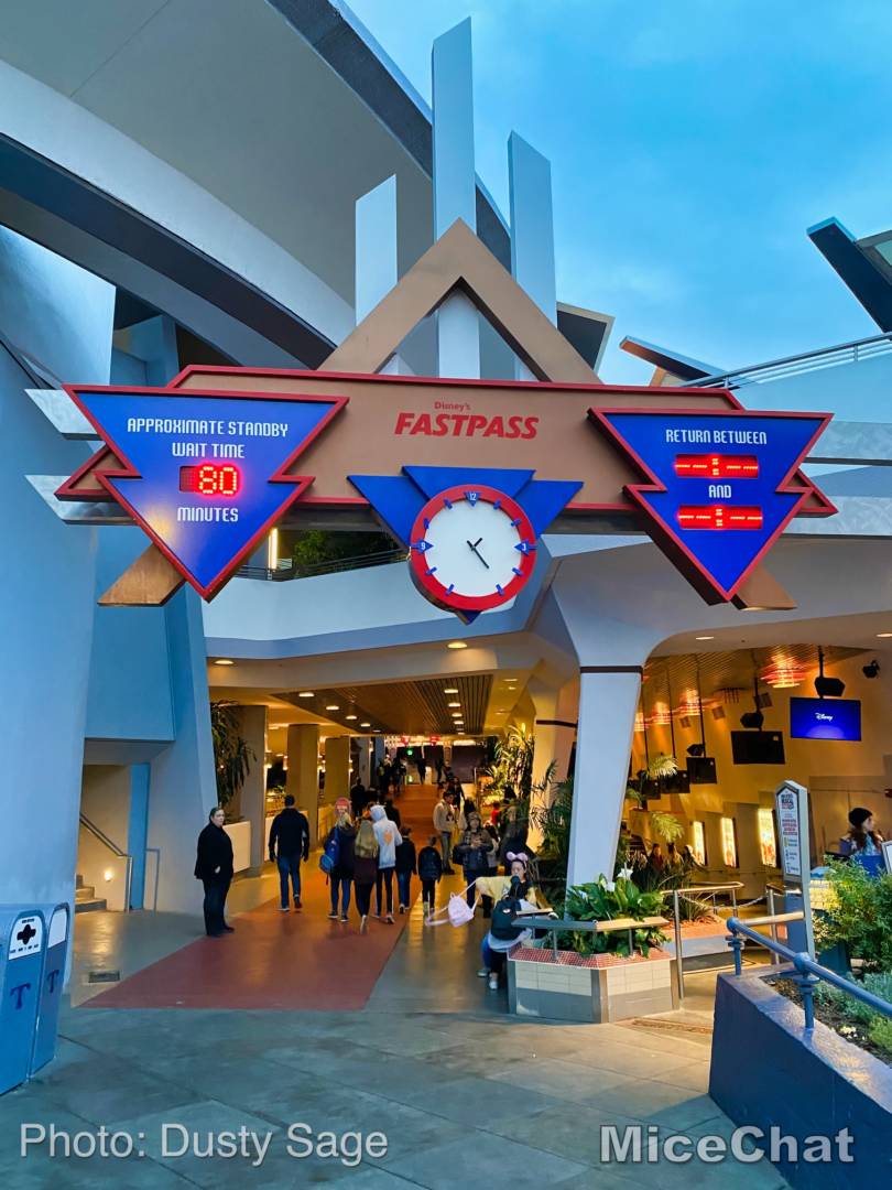 , Disneyland Update – Candlelight, Candy Canes & Resistance Rising!