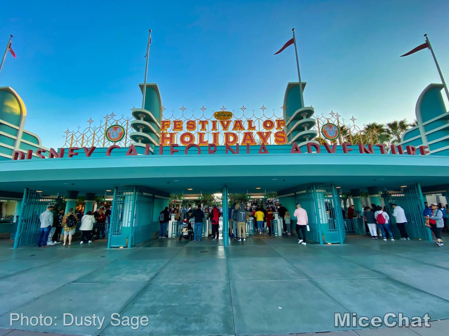 , Last Disneyland Update of the Decade &#8211; Ringing in 2020 with Massive Crowds