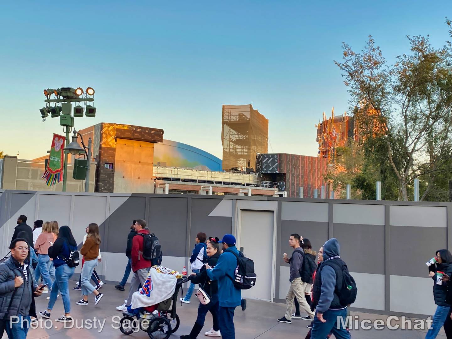 , Last Disneyland Update of the Decade &#8211; Ringing in 2020 with Massive Crowds