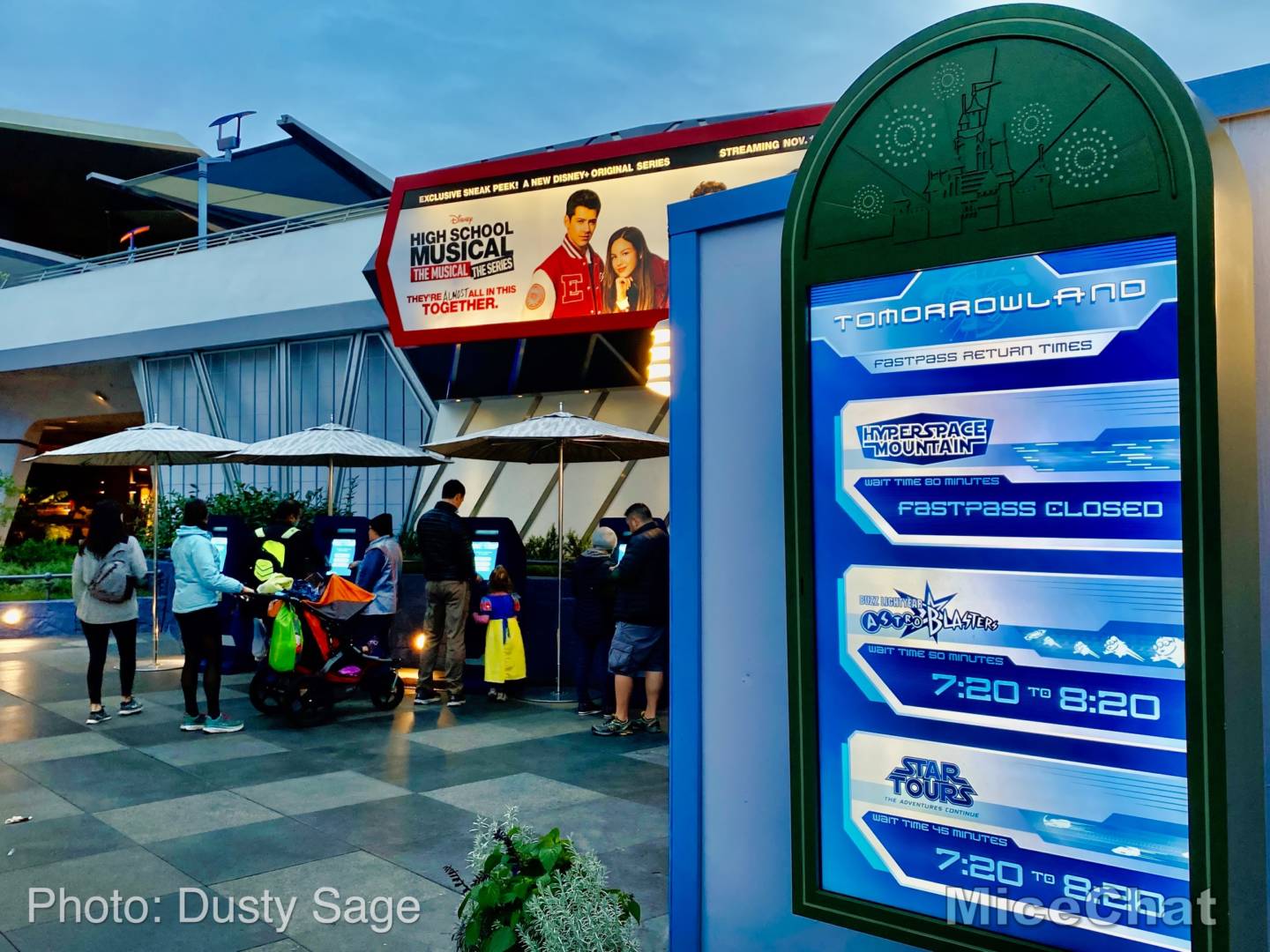, Disneyland Update – Candlelight, Candy Canes & Resistance Rising!