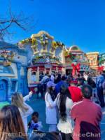Disneyland-News-crowds-daisy