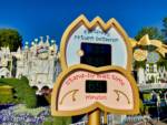Disneyland-News-crowds-small-world-wait-sign