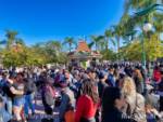 Disneyland-News-crowds-ticket-booths