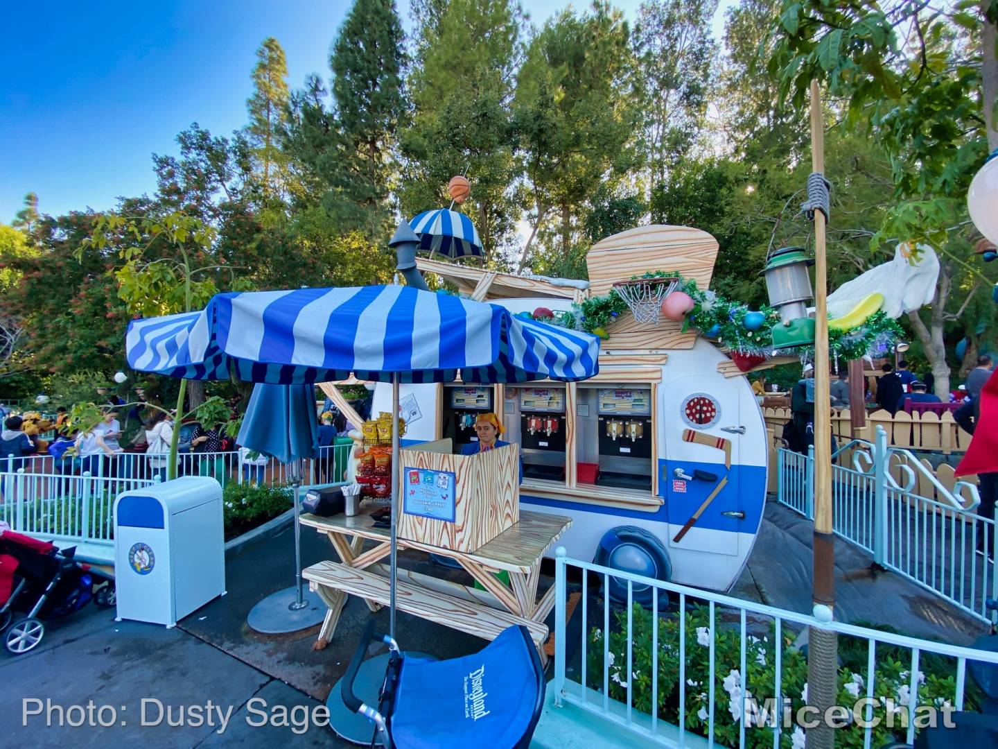 , Last Disneyland Update of the Decade &#8211; Ringing in 2020 with Massive Crowds