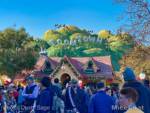 Disneyland-News-crowds-toontown-mickey