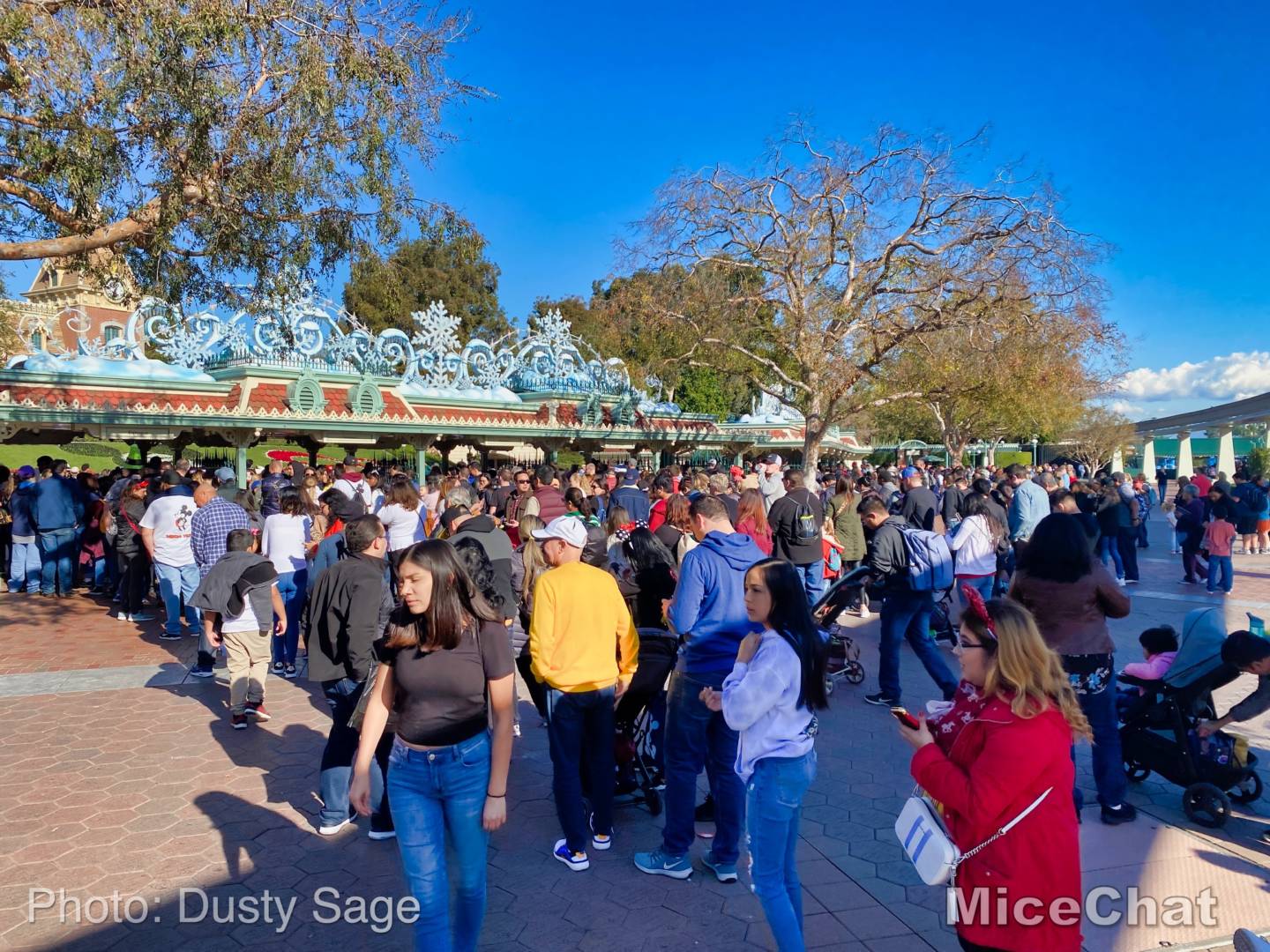 , Last Disneyland Update of the Decade &#8211; Ringing in 2020 with Massive Crowds