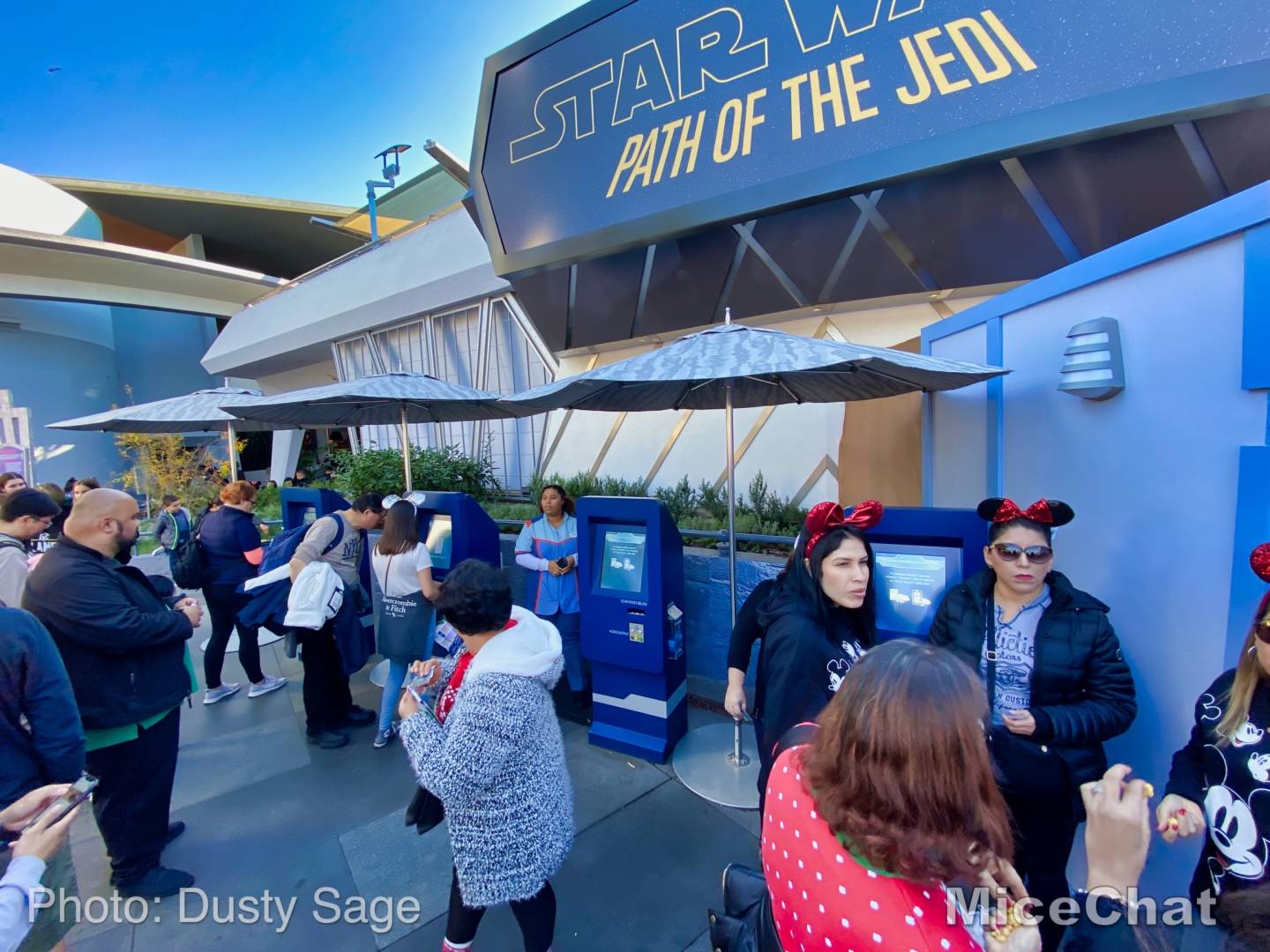 , Last Disneyland Update of the Decade &#8211; Ringing in 2020 with Massive Crowds