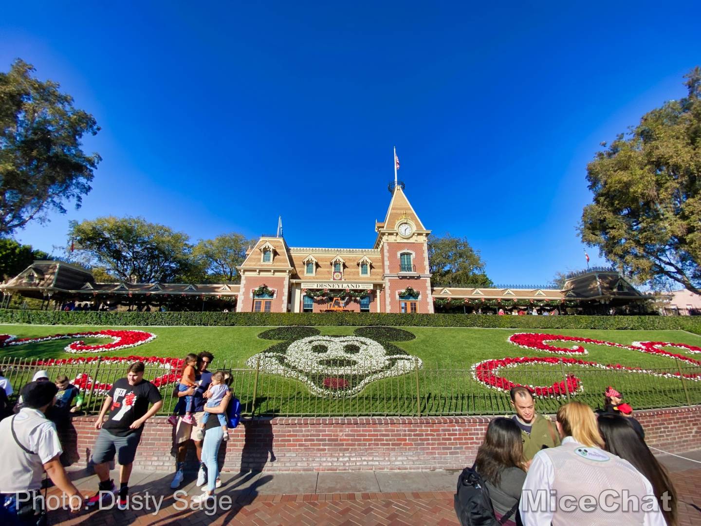 , Last Disneyland Update of the Decade &#8211; Ringing in 2020 with Massive Crowds