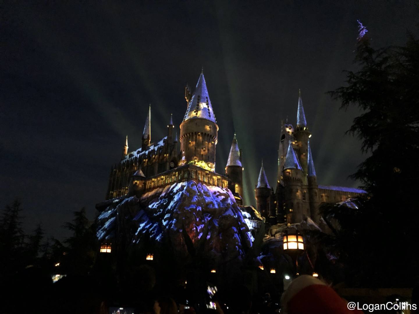 Universal Studios Christmas Extravaganza, Universal Studios Hollywood Cast a Magical Christmas Spell