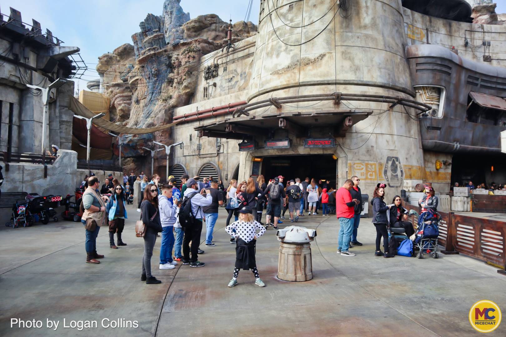 , Disneyland Update – Holiday Bomb Hits & Gazing into 2020