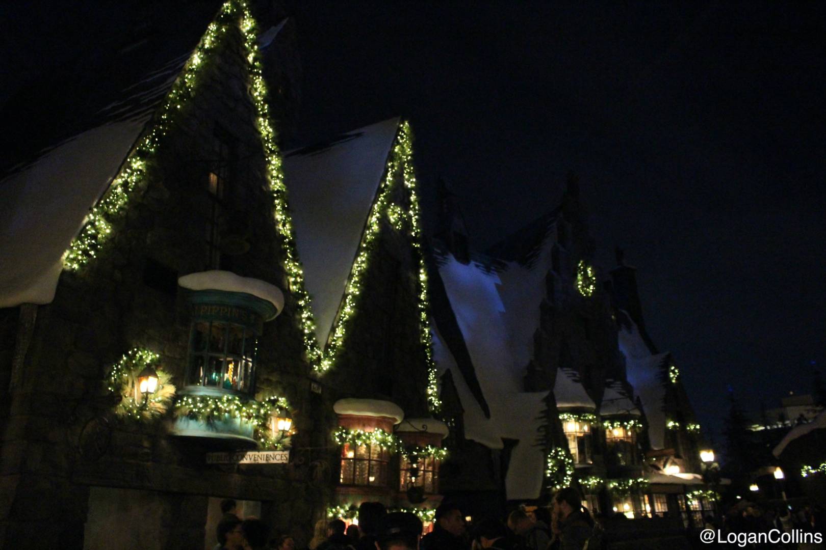 Universal Studios Christmas Extravaganza, Universal Studios Hollywood Cast a Magical Christmas Spell