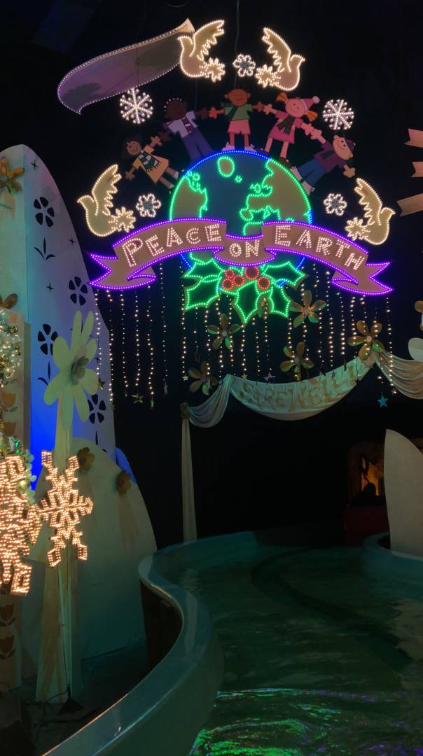 , The Hoppers – Top Ten Holiday Spots at the Disneyland Resort