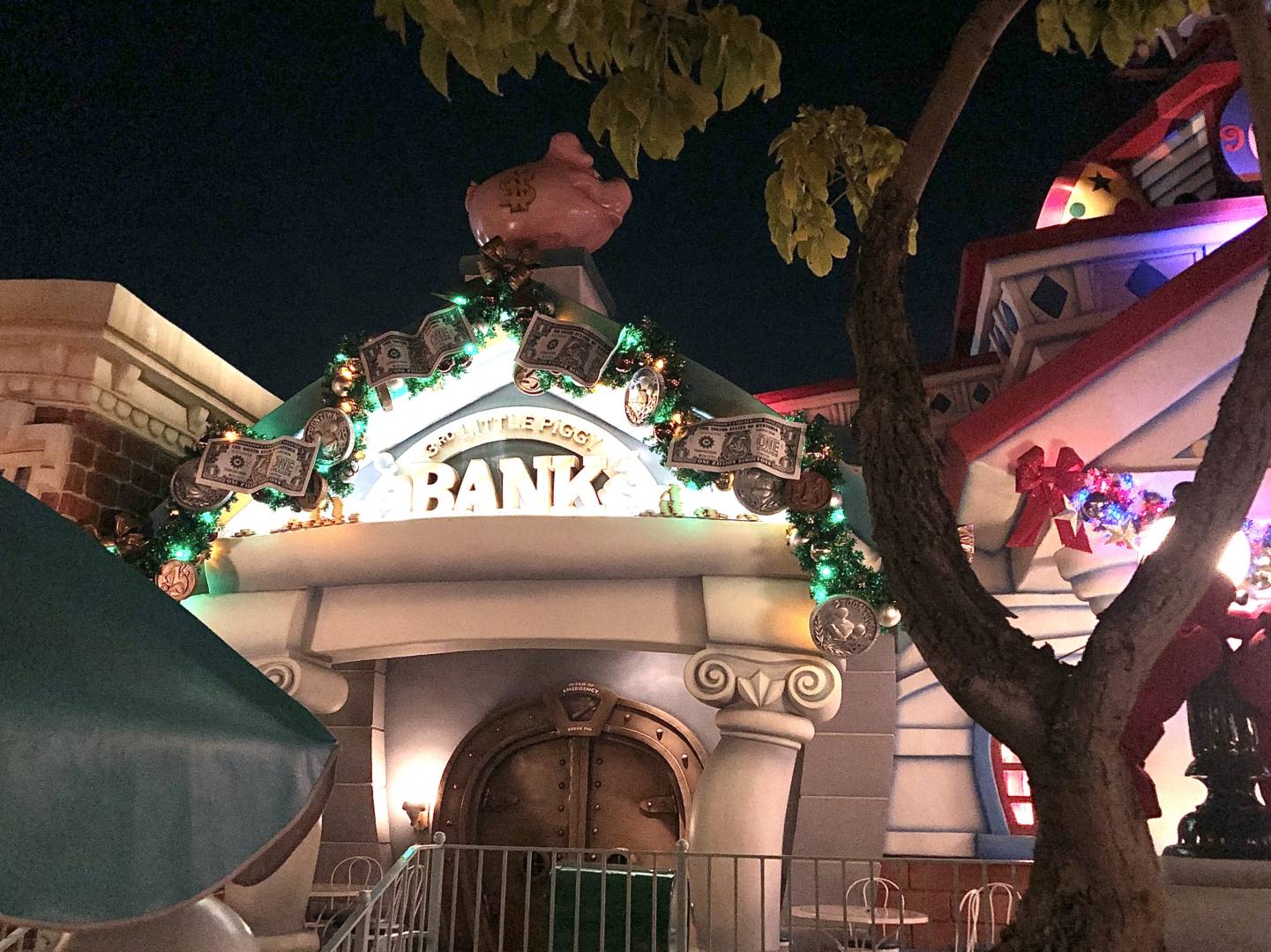 , The Hoppers – Top Ten Holiday Spots at the Disneyland Resort