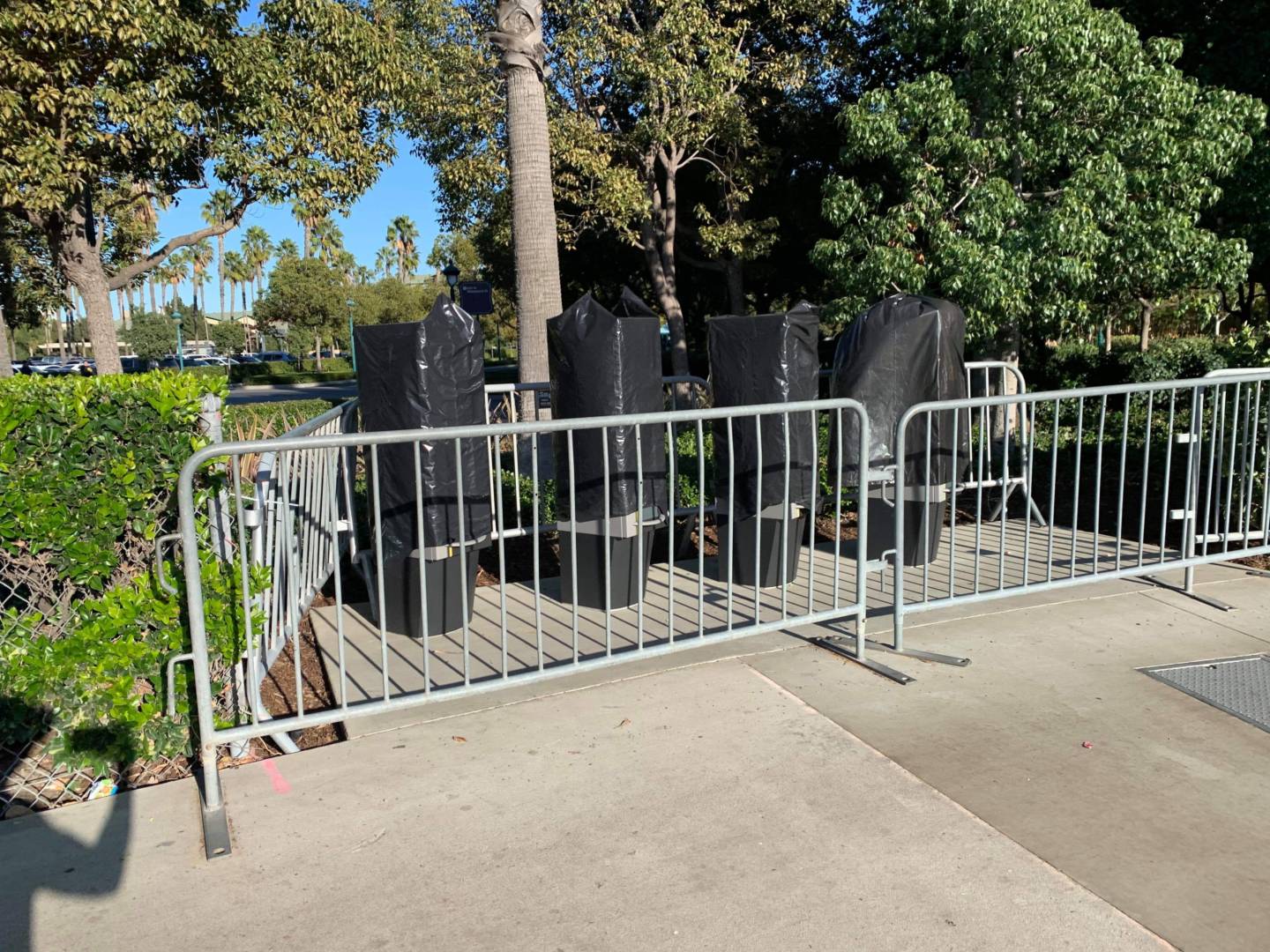 , Disneyland Update – Holiday Bomb Hits & Gazing into 2020