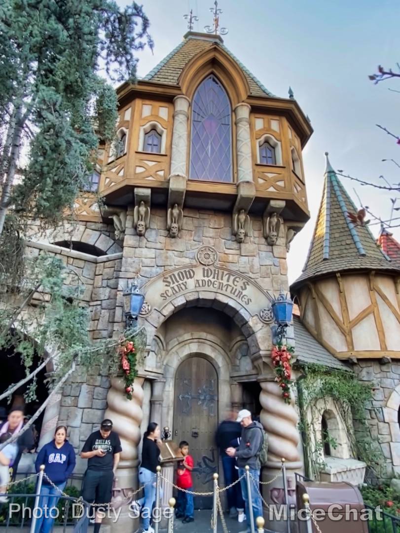 , Disneyland Update – Baby Yoda Tastes Delicious