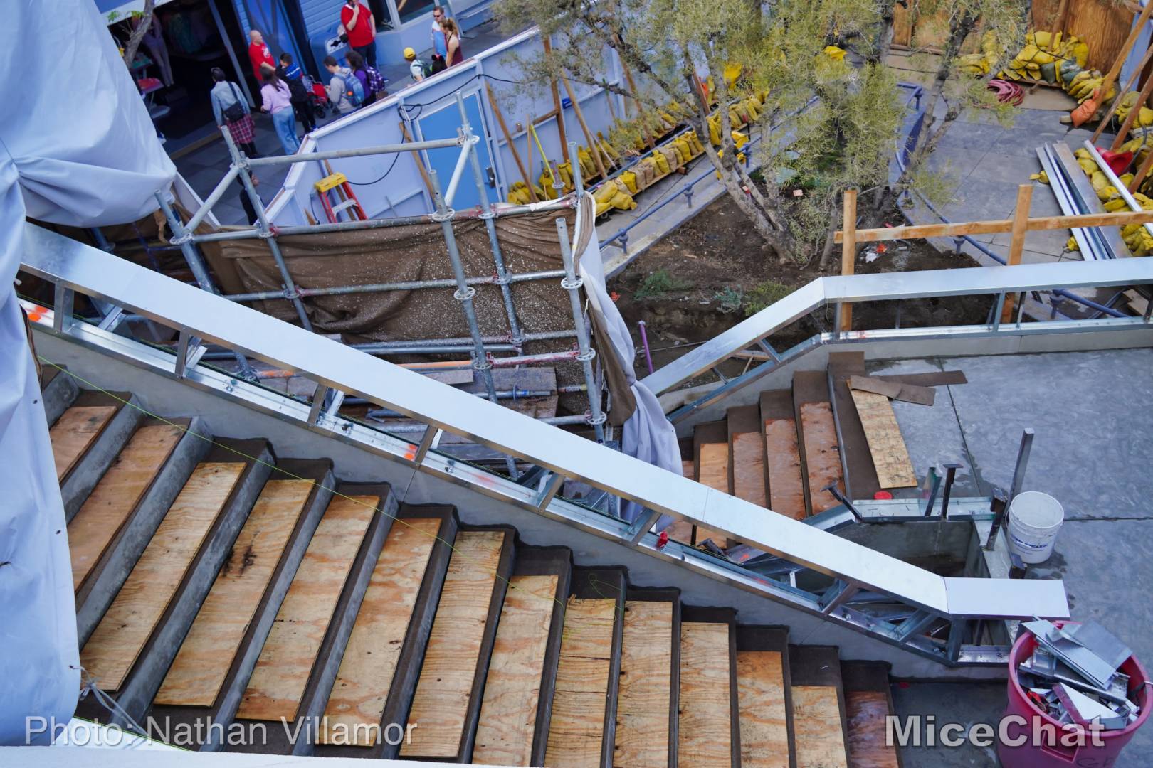 Disneyland-News-Tomorrowland-Space-Mountain-Stairs-DownStairs.jpeg