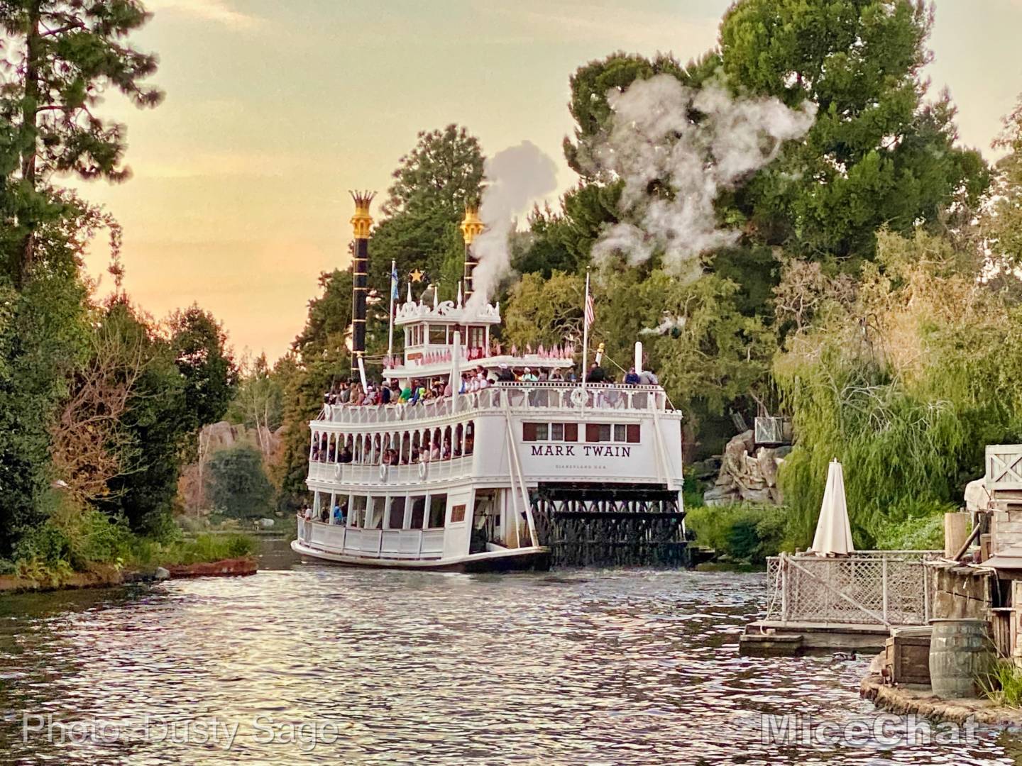 , Disneyland Update – Baby Yoda Tastes Delicious