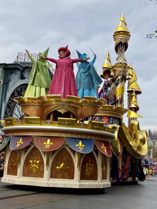 Magic Happens Parade, Disneyland&#8217;s Magic Happens Parade Returns &#8211; Essential Guide!