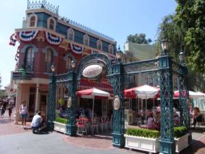 , Disneyland Update: New Parade, Food, & Chewie This Week!