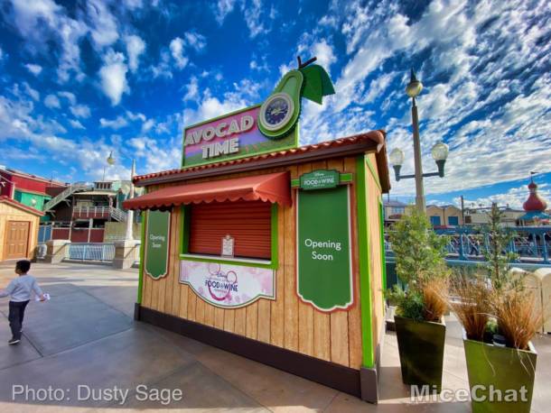 , Disneyland Update: New Parade, Food, & Chewie This Week!