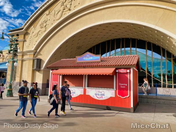 , Disneyland Update: New Parade, Food, & Chewie This Week!