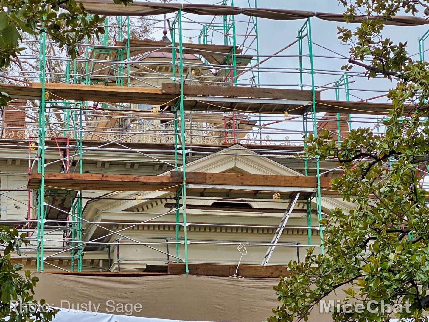 Disneyland, Disneyland Update: Sparks Fly as Holiday Hearts Arrive