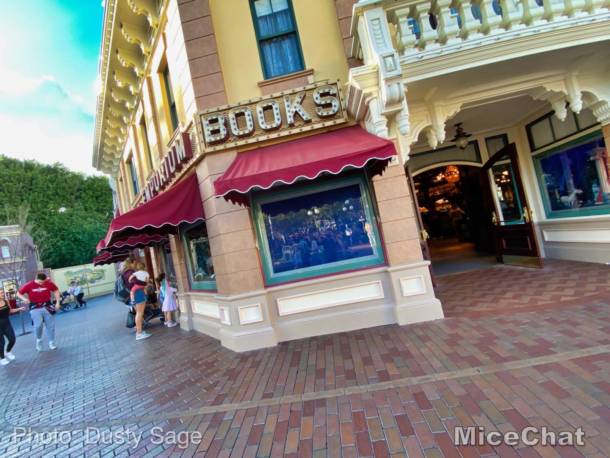 , Disneyland Update: New Parade, Food, & Chewie This Week!