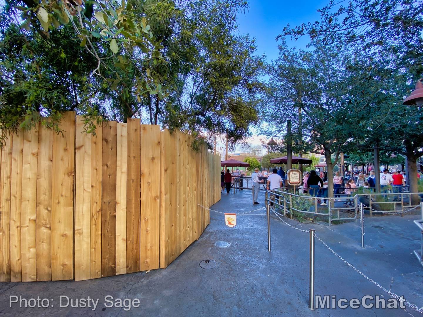 , Disneyland Update: New Parade, Food, & Chewie This Week!