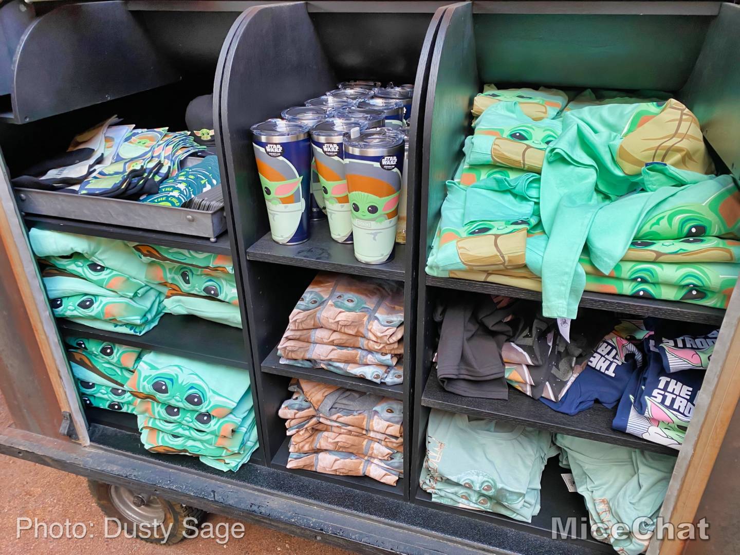 , Disneyland Update: New Parade, Food, & Chewie This Week!
