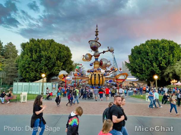 , Disneyland Update: New Parade, Food, & Chewie This Week!