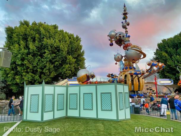 , Disneyland Update: New Parade, Food, & Chewie This Week!