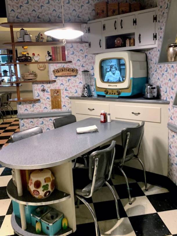 , 50’s Prime Time Cafe: A Dining Experience Where Family Comes Included
