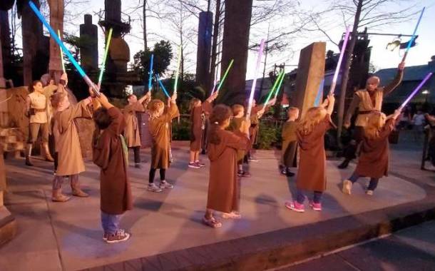 Jedi Training Academy - Learning how to use a lightsaber